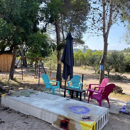 Charming In With Shared Pool And Garden Turis