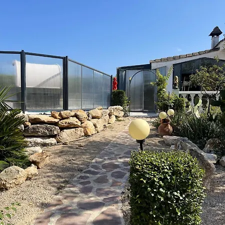 Charming In With Shared Pool And Garden